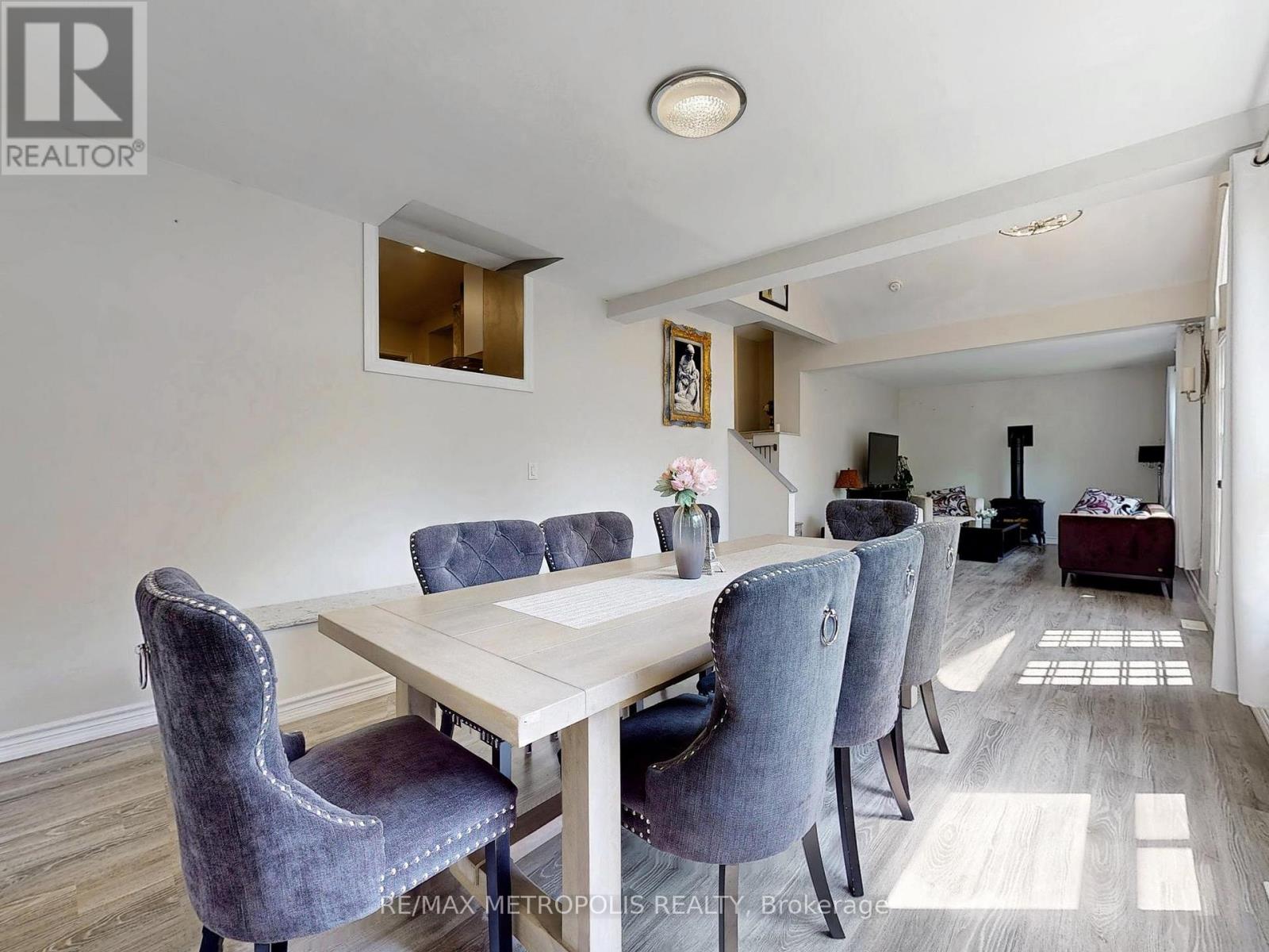 Photo 13 of 1000 Elgin Street, Newmarket ON