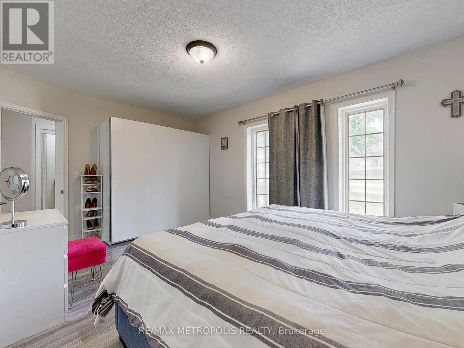 Photo 21 of 1000 Elgin Street, Newmarket ON