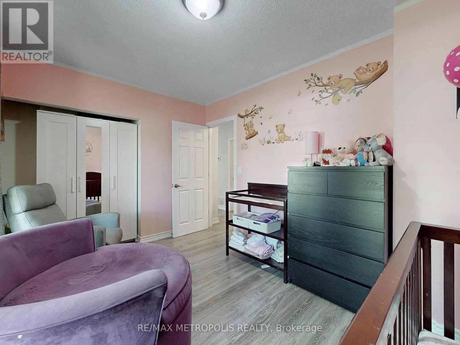 Photo 26 of 1000 Elgin Street, Newmarket ON