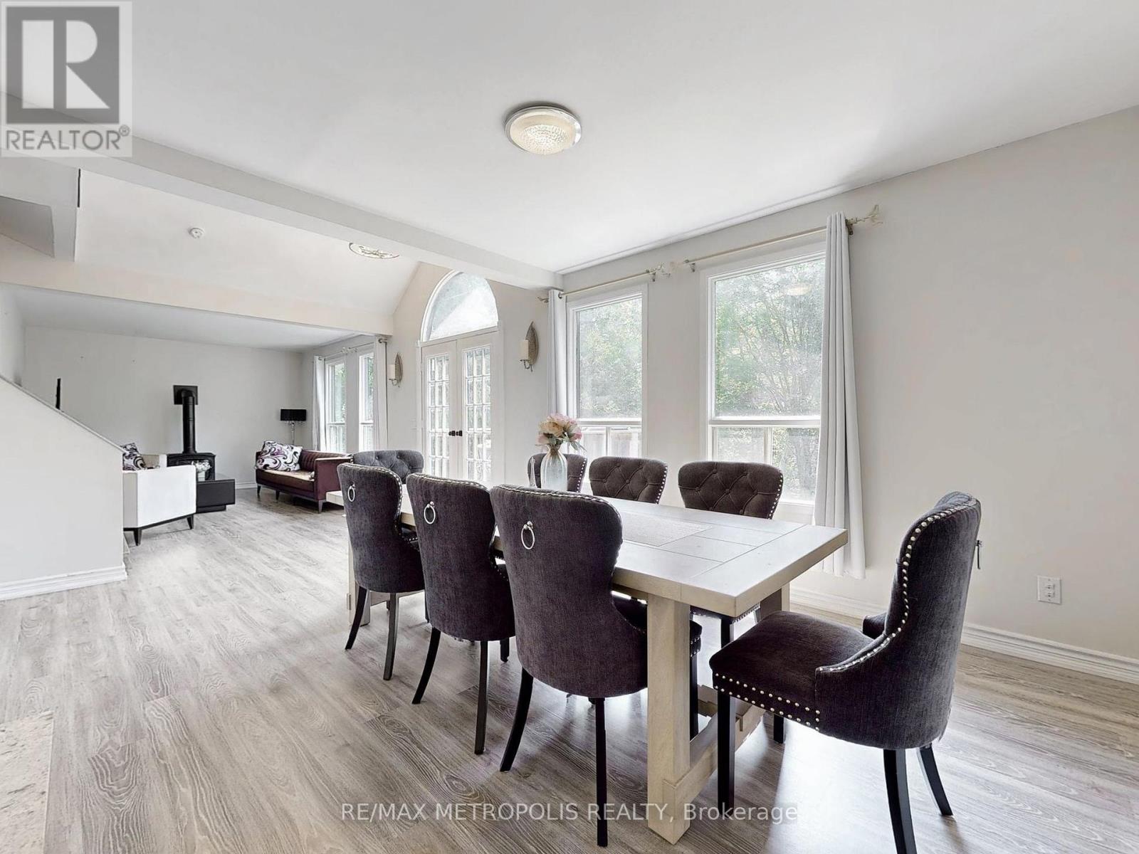 Photo 14 of 1000 Elgin Street, Newmarket ON