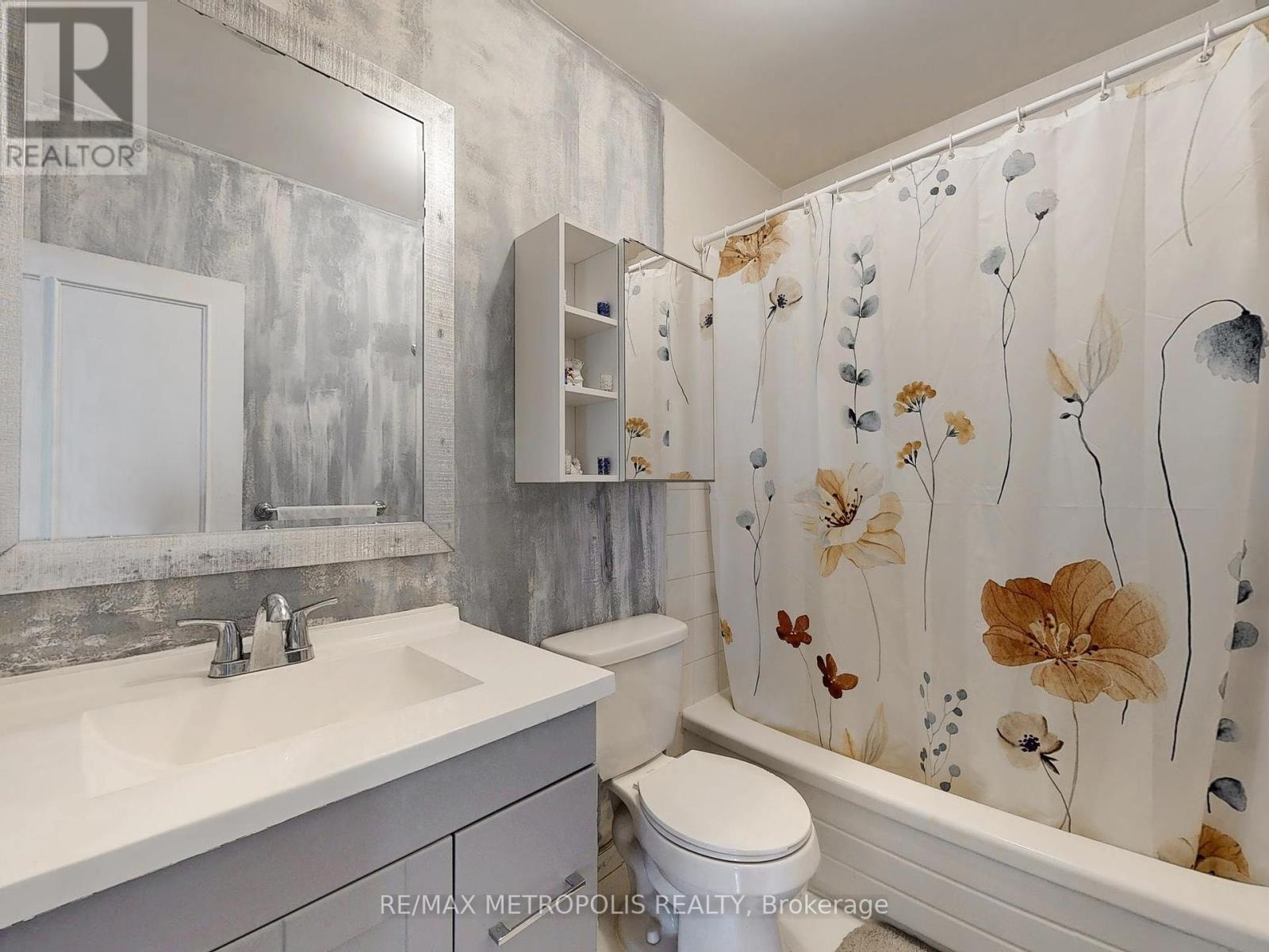 Photo 28 of 1000 Elgin Street, Newmarket ON