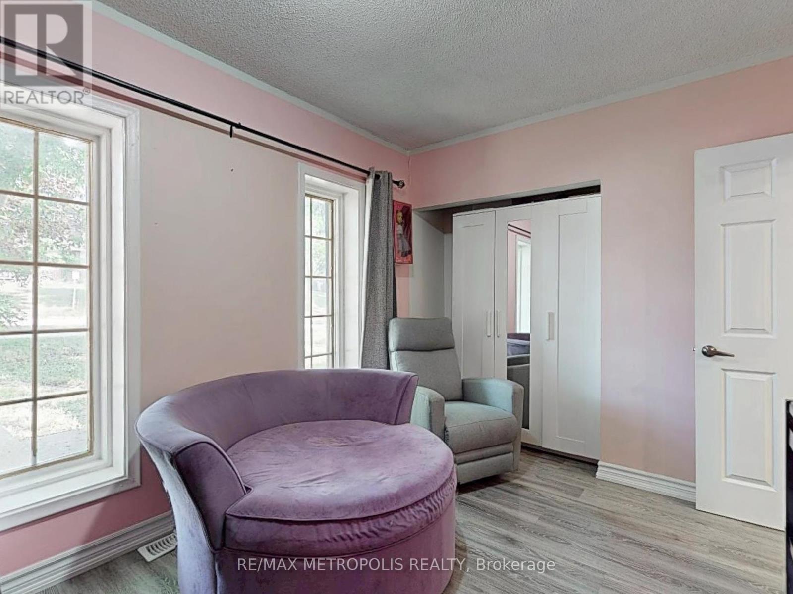 Photo 27 of 1000 Elgin Street, Newmarket ON