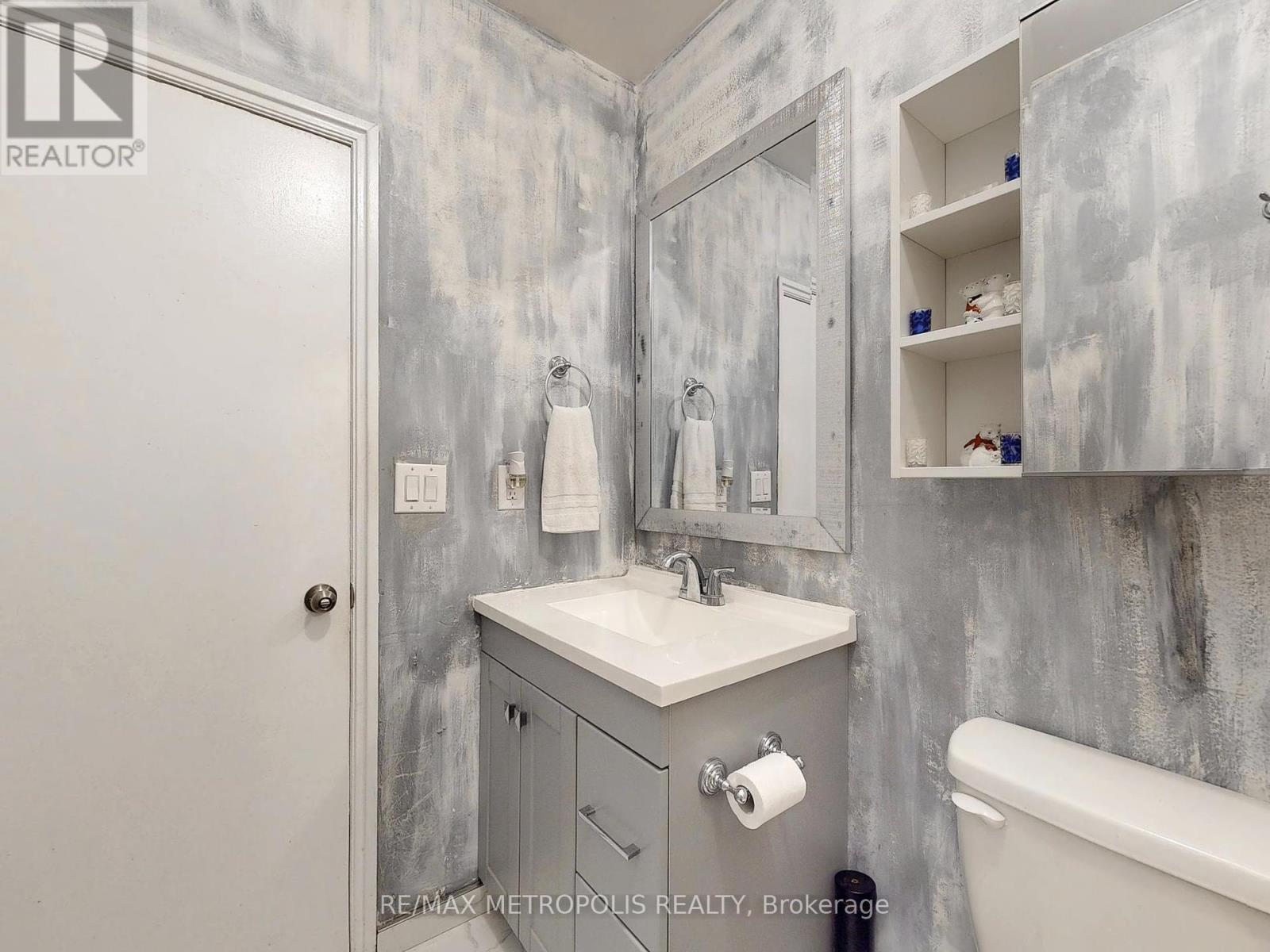 Photo 29 of 1000 Elgin Street, Newmarket ON