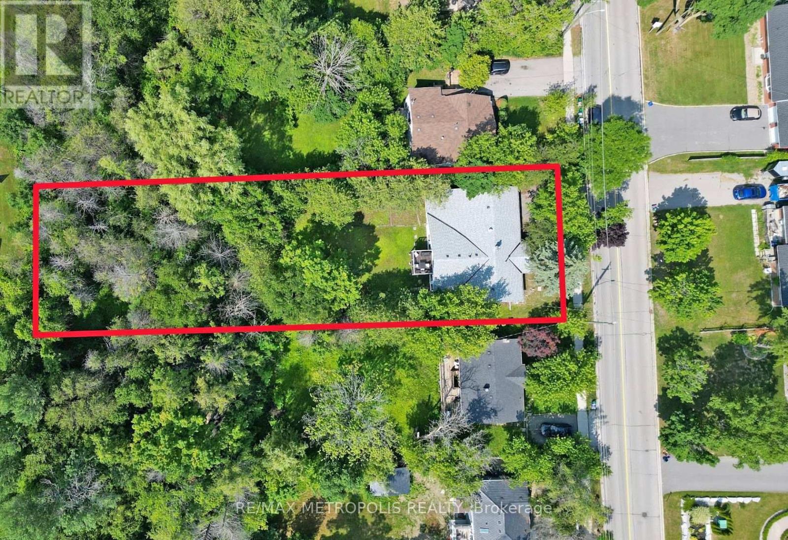 Photo 31 of 1000 Elgin Street, Newmarket ON