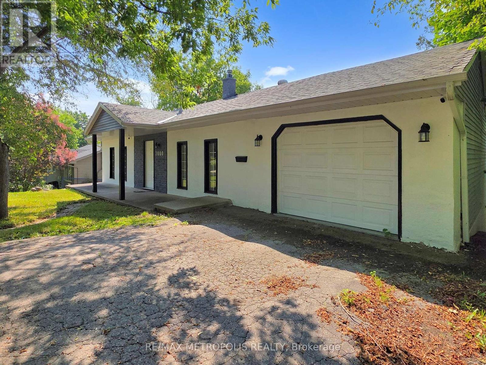 Photo 5 of 1000 Elgin Street, Newmarket ON
