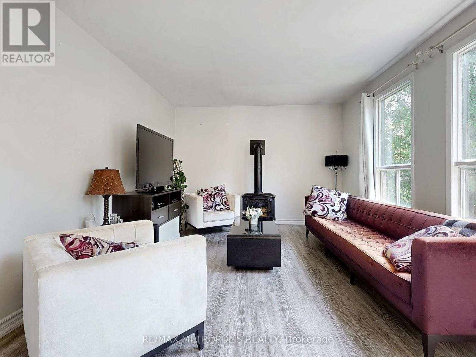 Photo 6 of 1000 Elgin Street, Newmarket ON