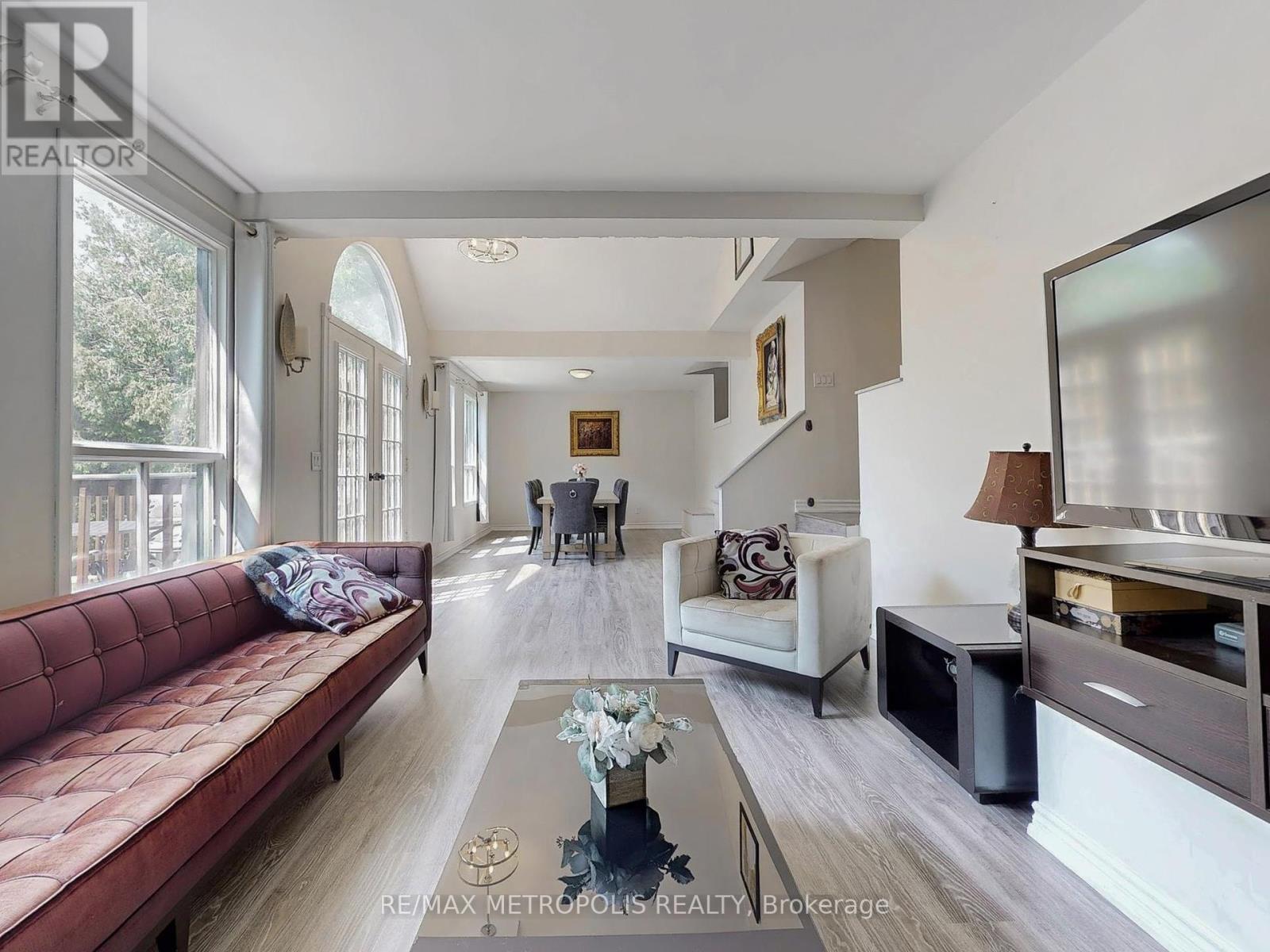 Photo 9 of 1000 Elgin Street, Newmarket ON