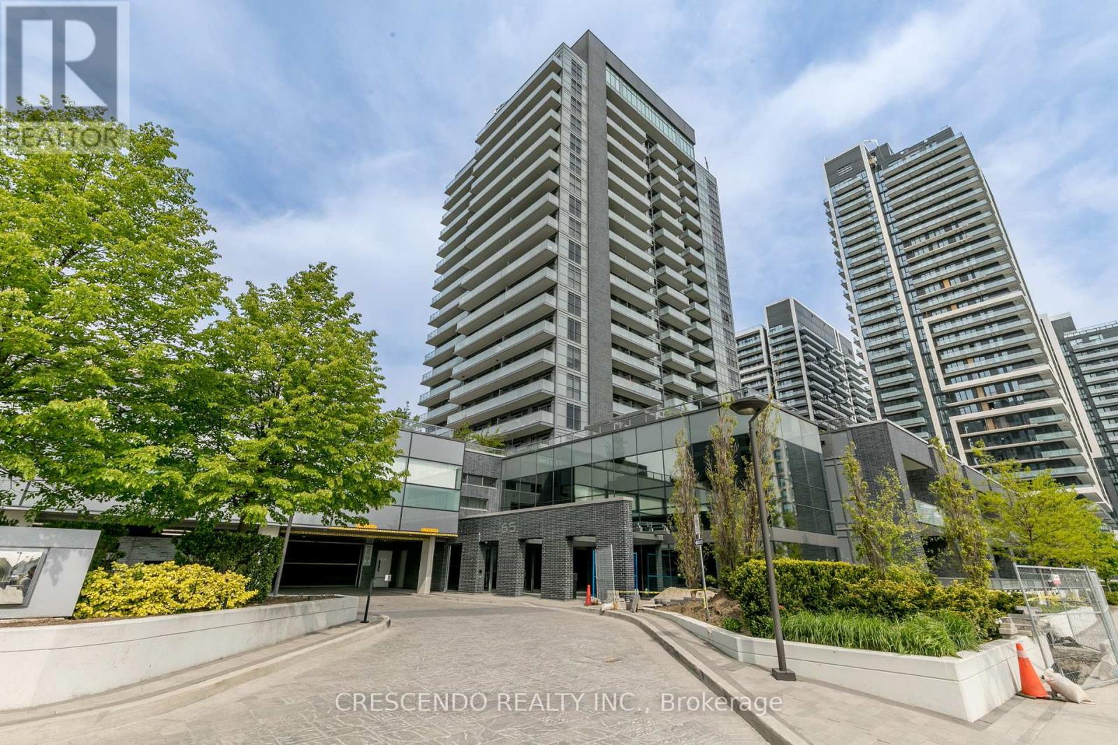 Photo 1 of 603 65 Oneida Crescent, Richmond Hill ON