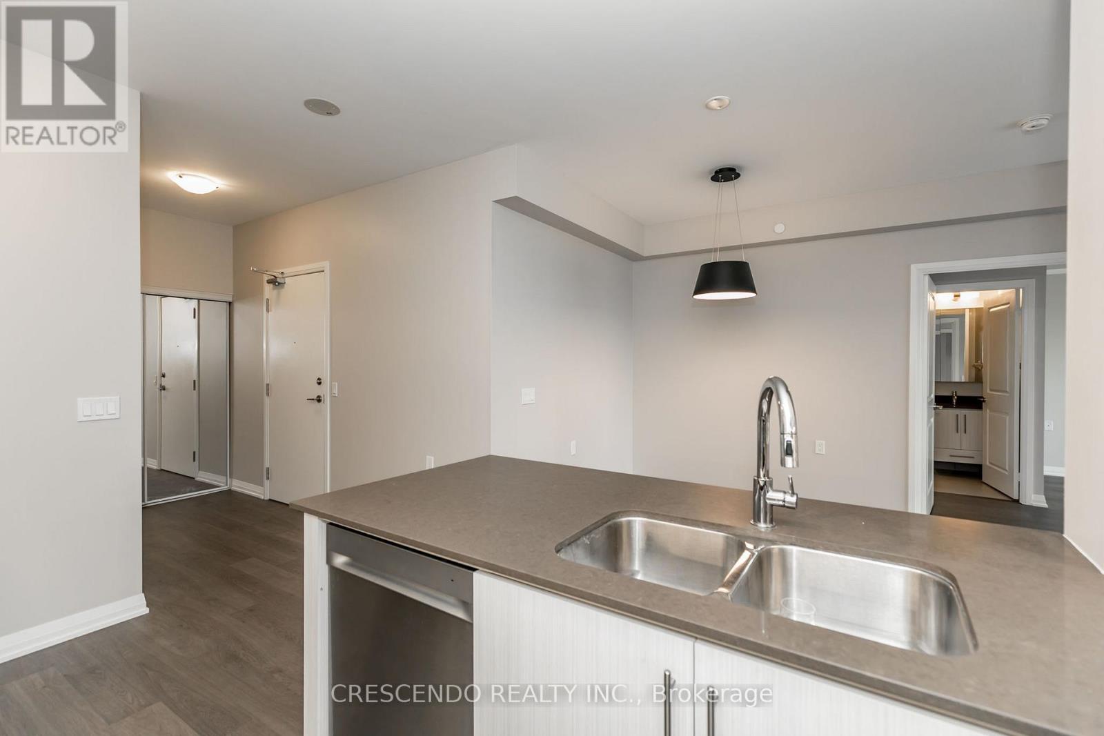 Photo 15 of 603 65 Oneida Crescent, Richmond Hill ON