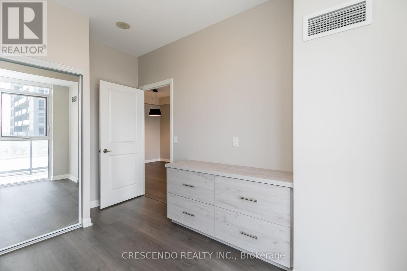 Photo 26 of 603 65 Oneida Crescent, Richmond Hill ON