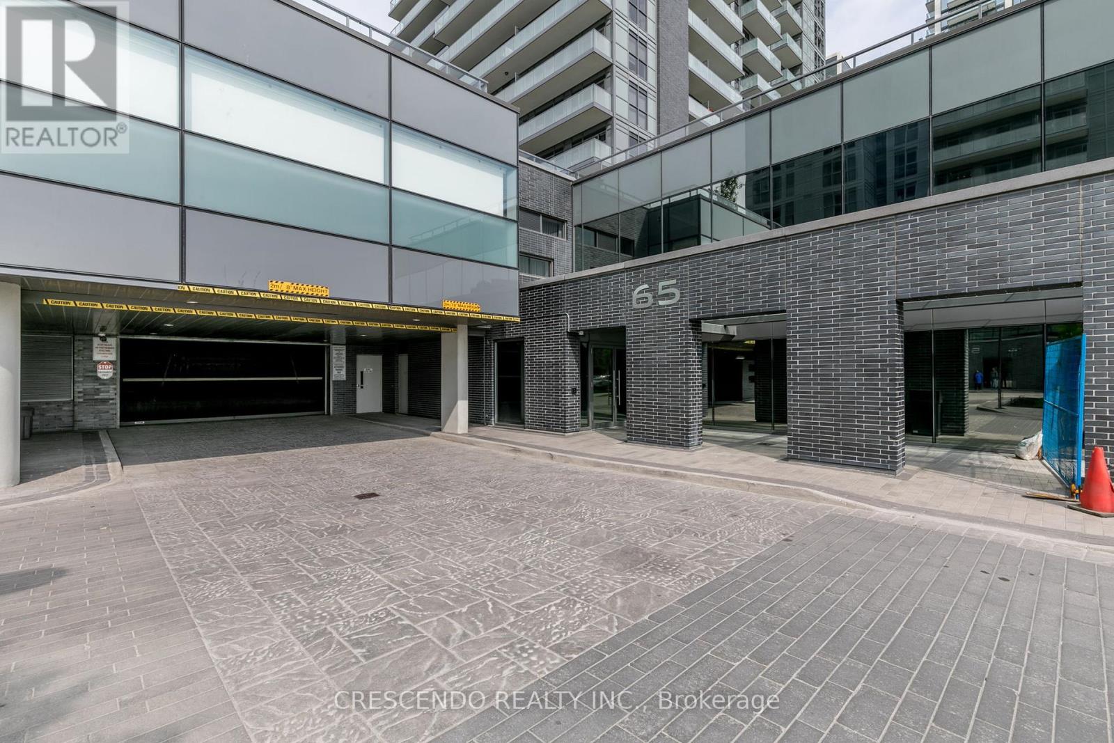 Photo 3 of 603 65 Oneida Crescent, Richmond Hill ON