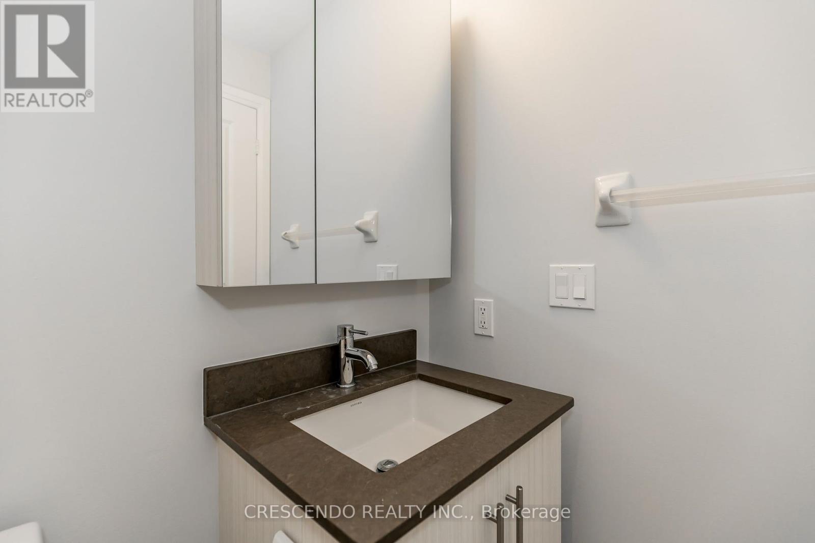 Photo 30 of 603 65 Oneida Crescent, Richmond Hill ON