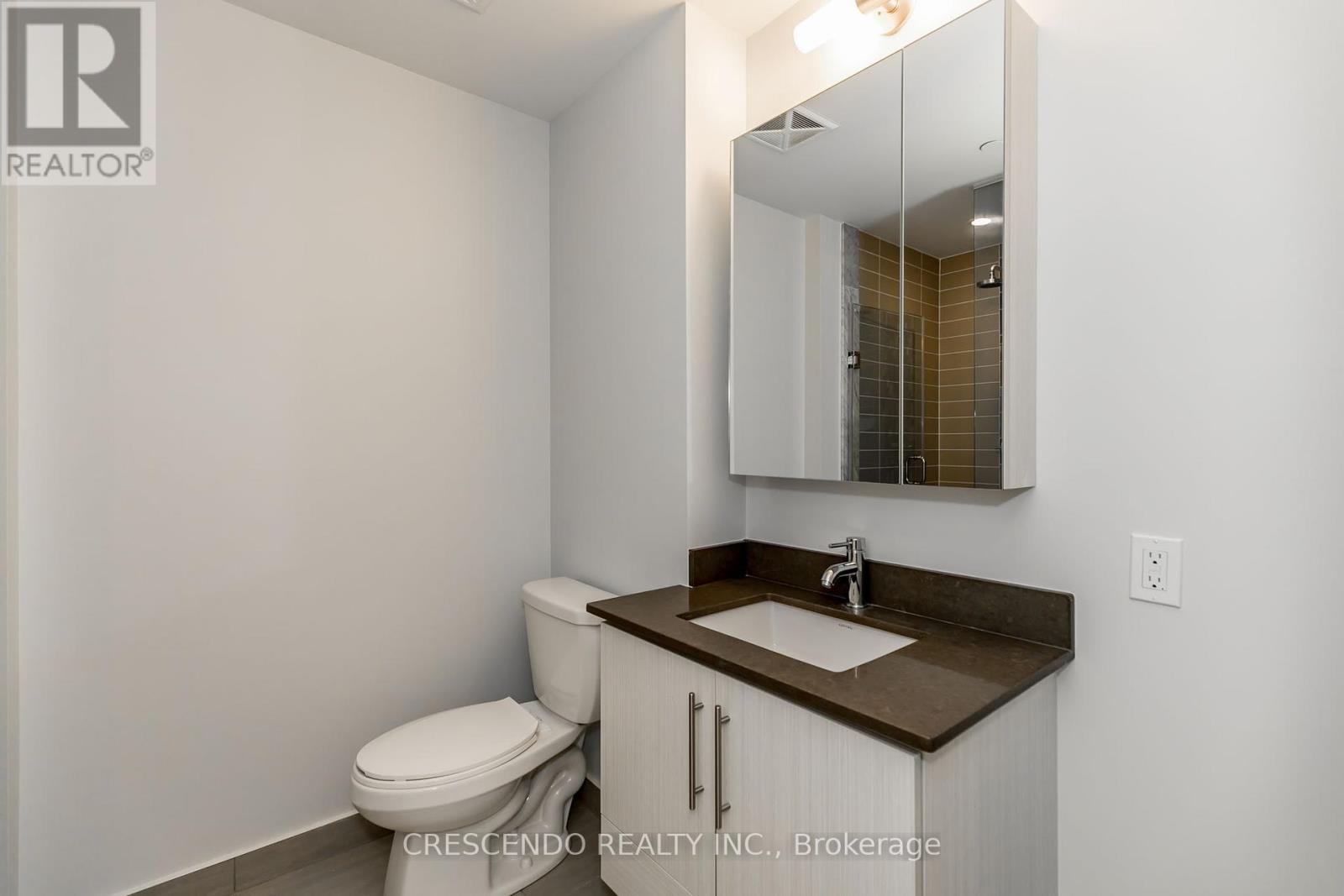 Photo 33 of 603 65 Oneida Crescent, Richmond Hill ON