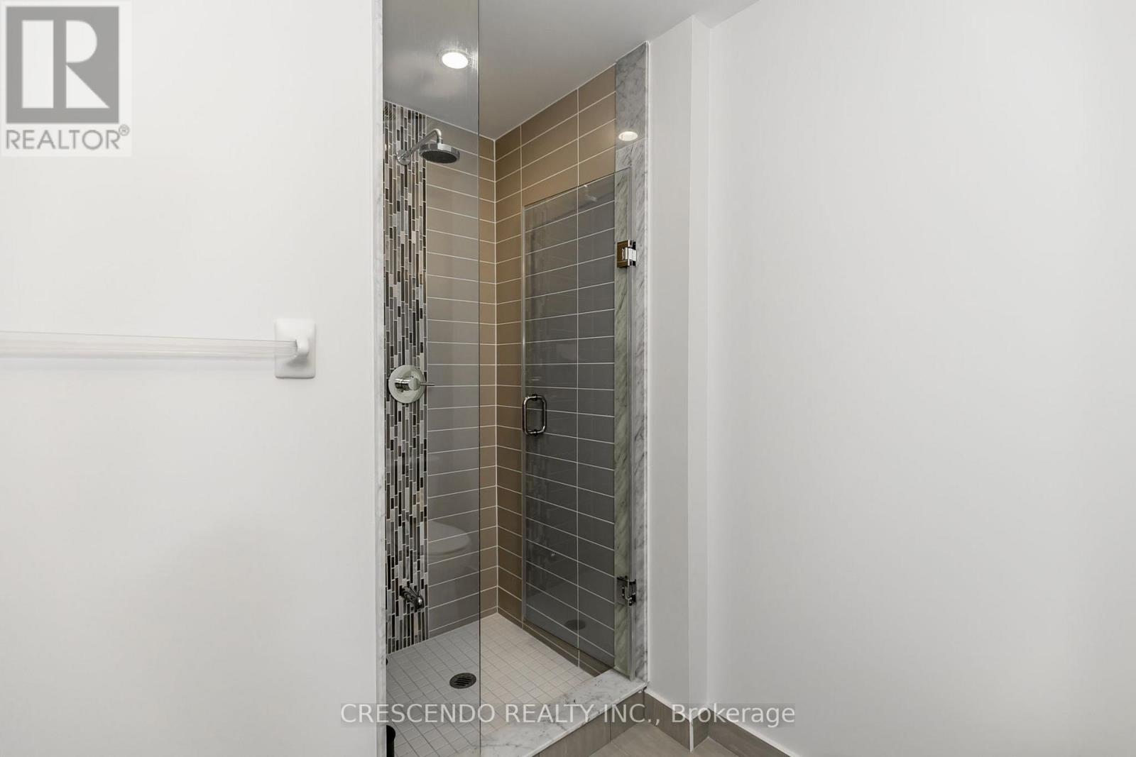 Photo 34 of 603 65 Oneida Crescent, Richmond Hill ON