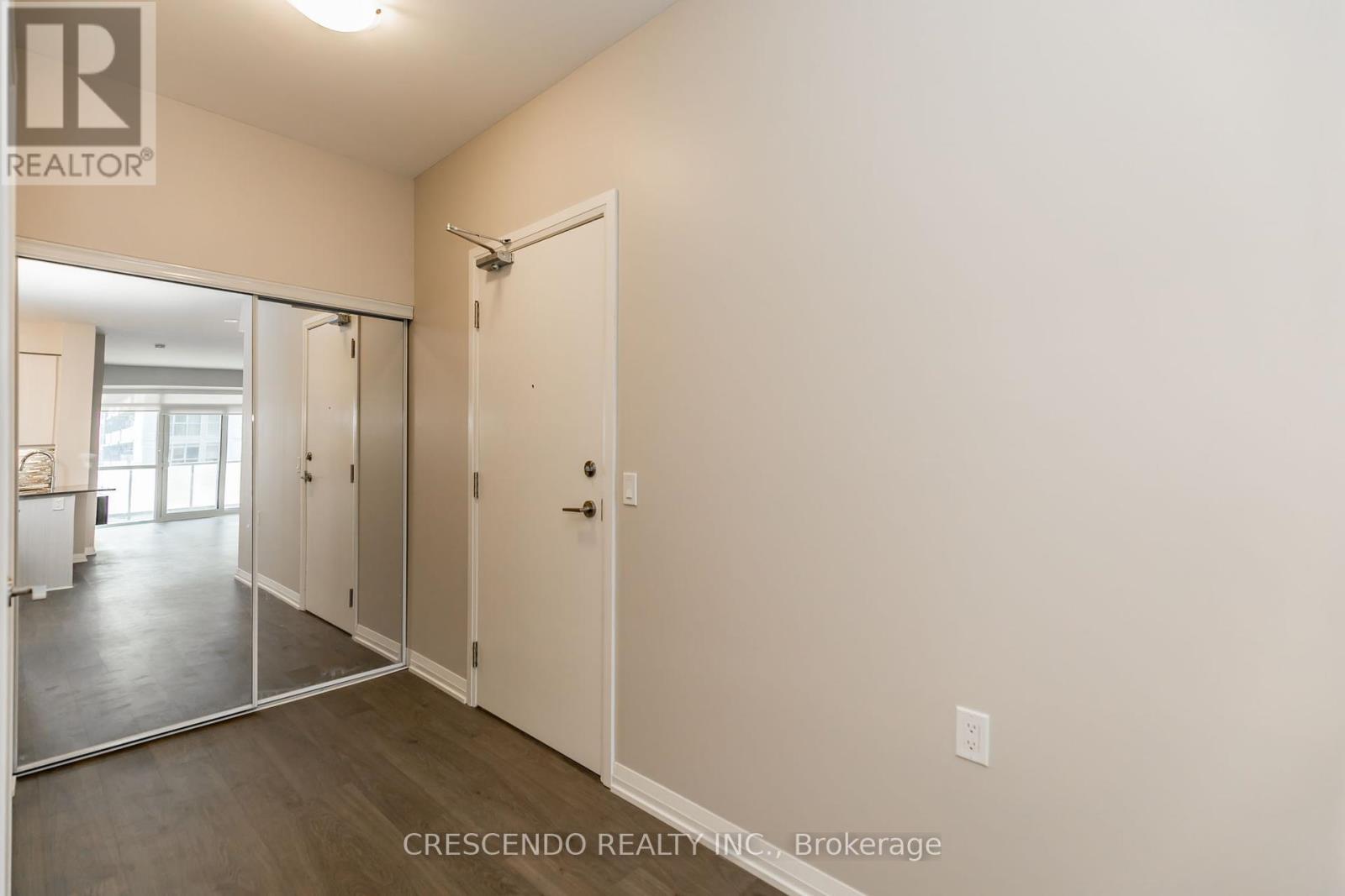 Photo 8 of 603 65 Oneida Crescent, Richmond Hill ON