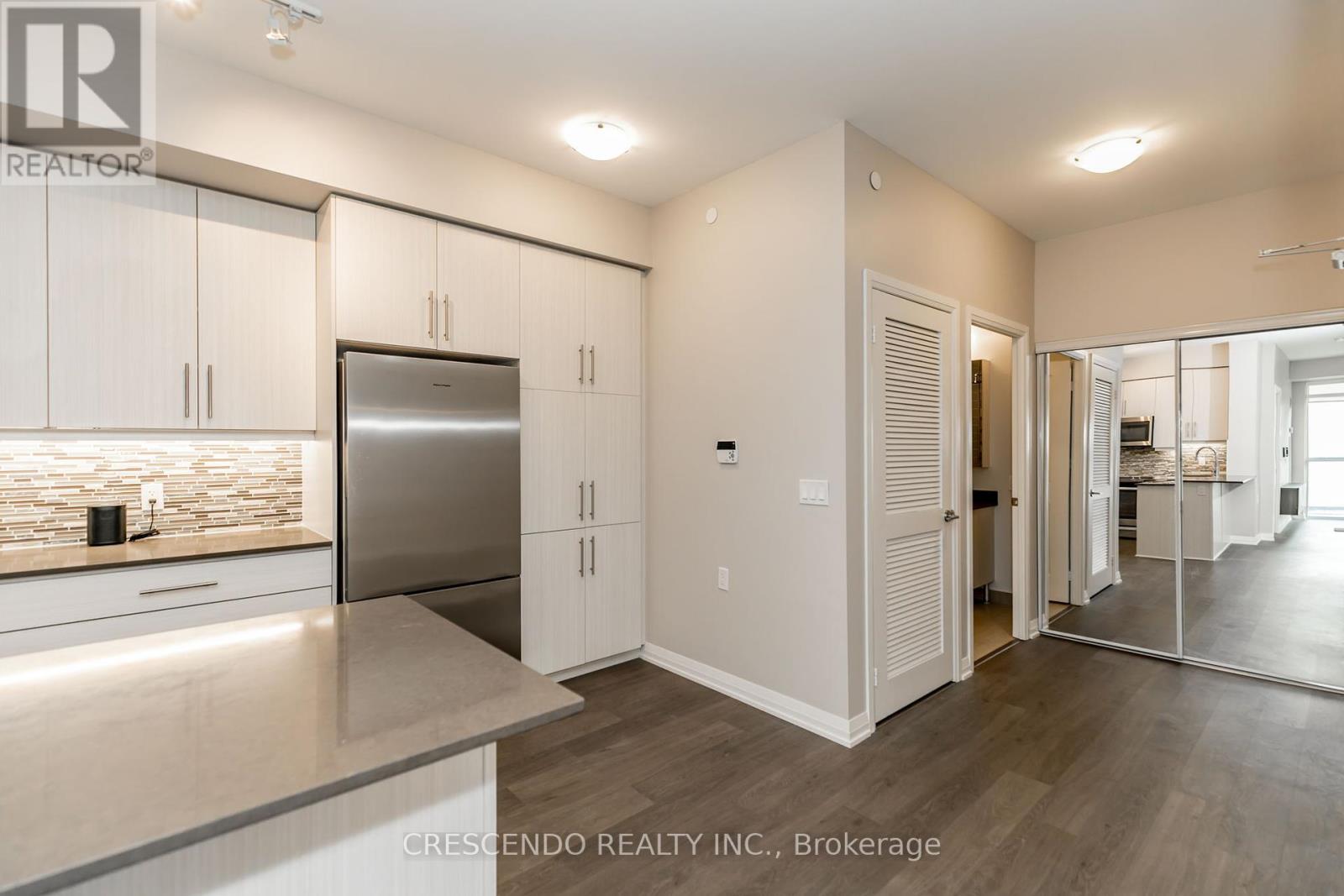 Photo 9 of 603 65 Oneida Crescent, Richmond Hill ON
