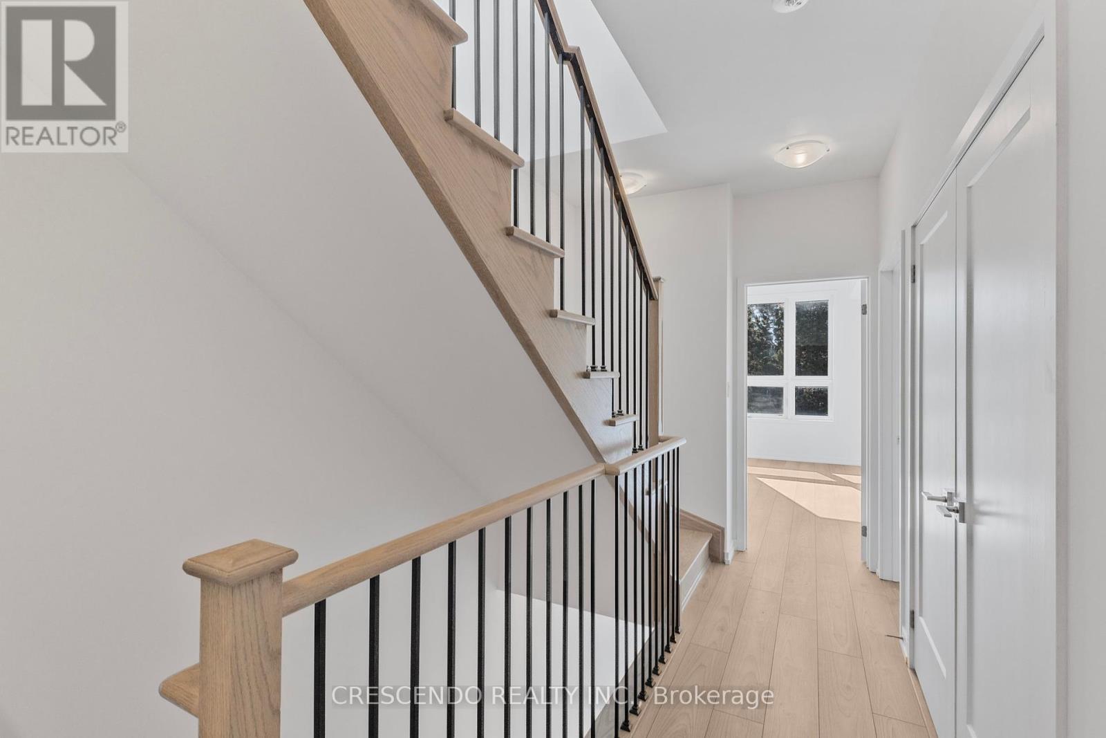 Photo 12 of 4 26 Lytham Green Circle, Newmarket ON