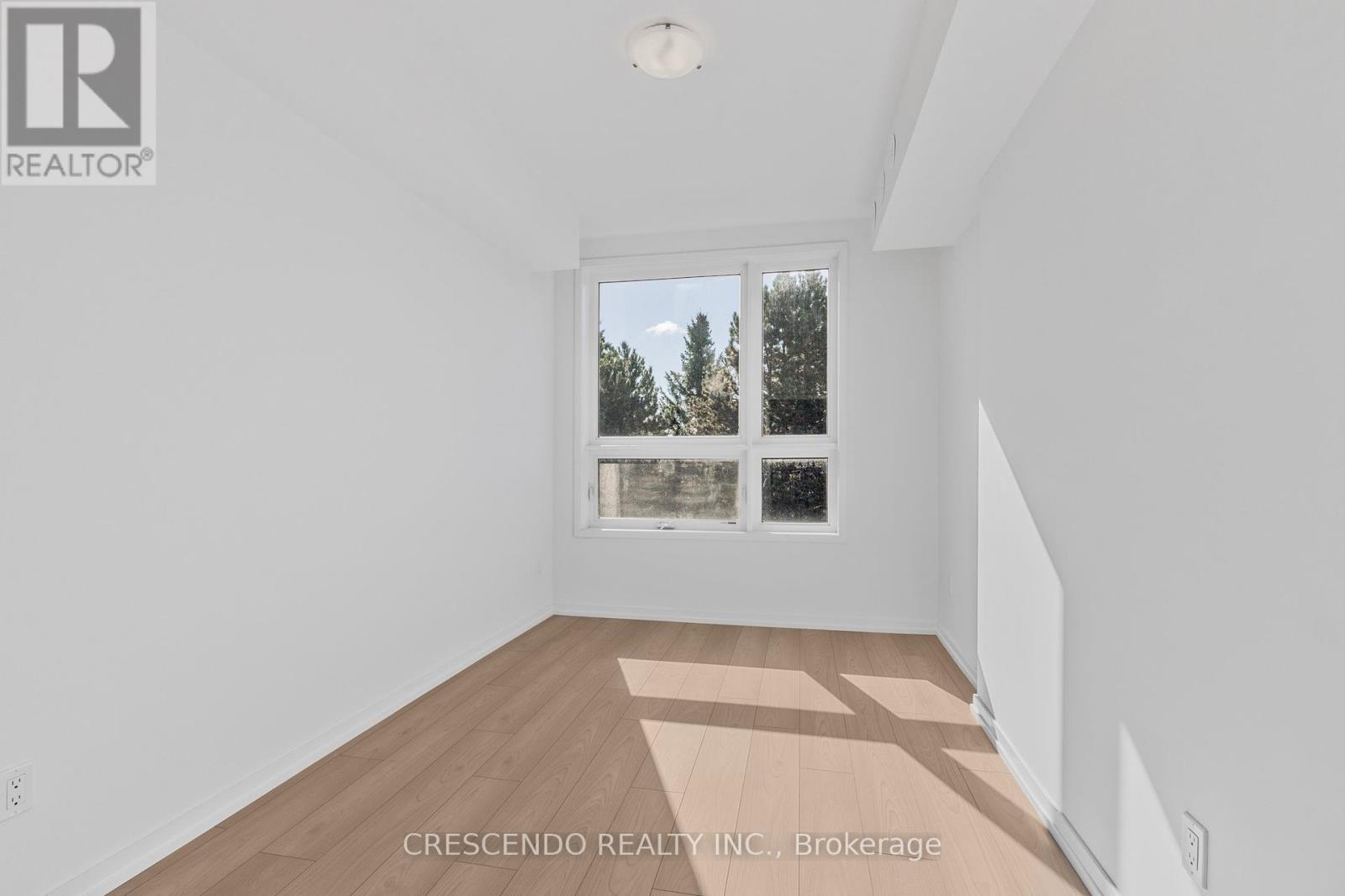 Photo 13 of 4 26 Lytham Green Circle, Newmarket ON