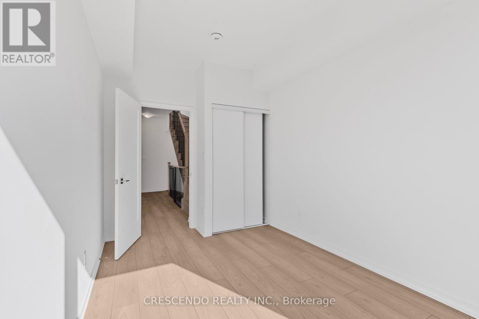 Photo 14 of 4 26 Lytham Green Circle, Newmarket ON