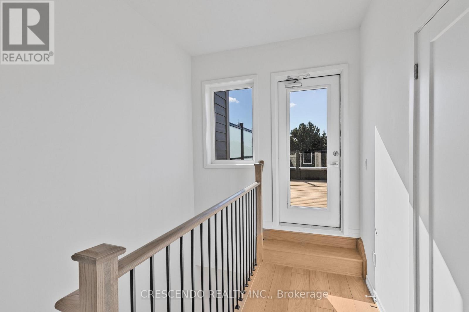Photo 20 of 4 26 Lytham Green Circle, Newmarket ON