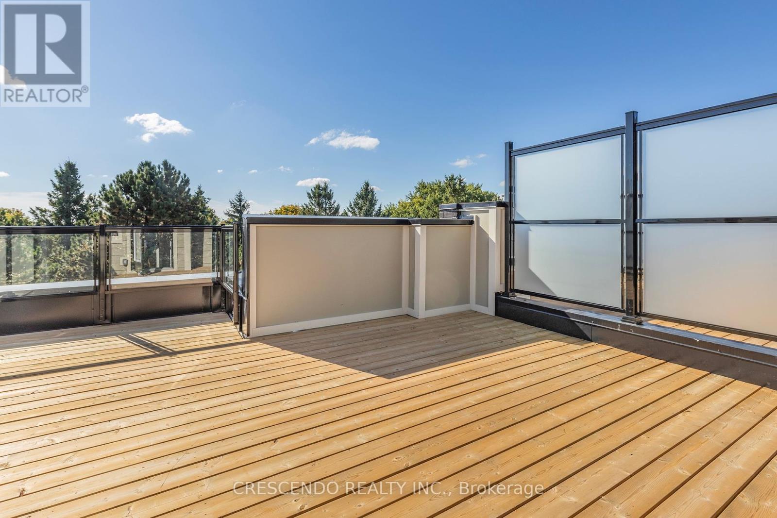 Photo 21 of 4 26 Lytham Green Circle, Newmarket ON