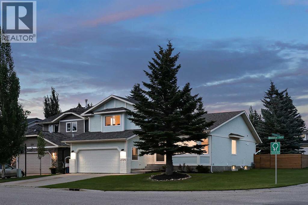 206 Woodbriar Circle SW, Calgary, Alberta