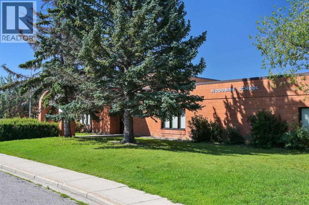 Single Family House for Sale in  Woodbriar Circle SW Woodbine Calgary 
