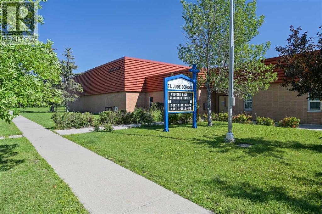 Single Family House for Sale in  Woodbriar Circle SW Woodbine Calgary 
