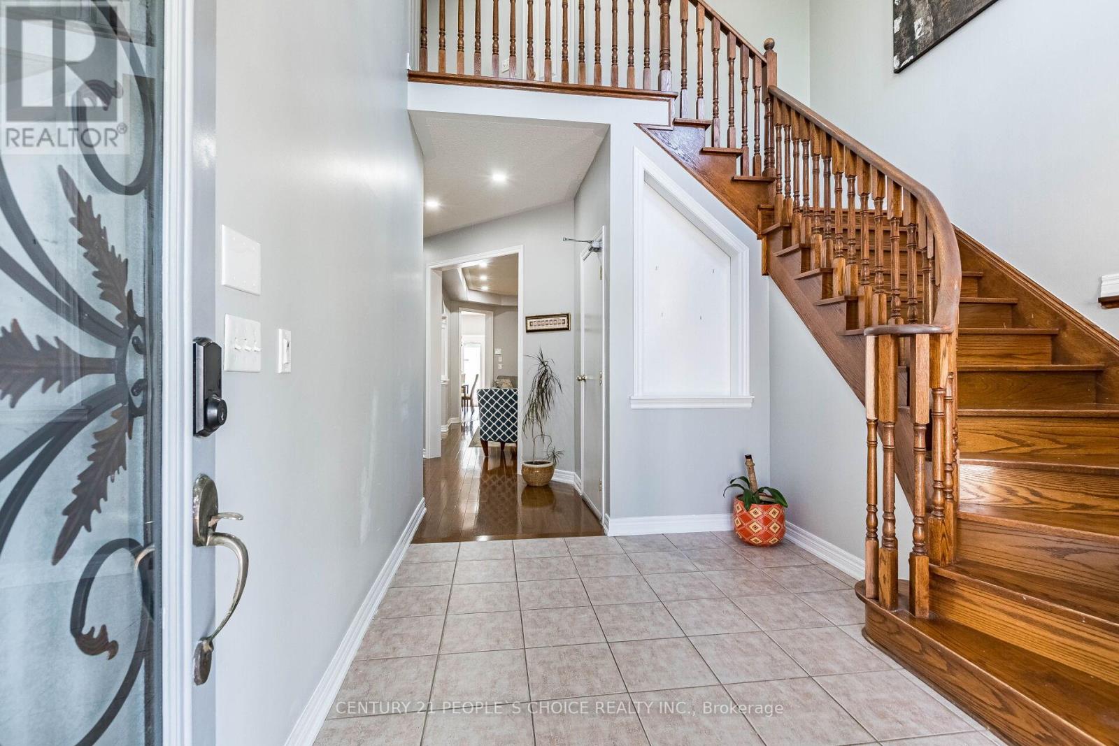 Photo 3 of 9 Mellowood Avenue, Brampton ON
