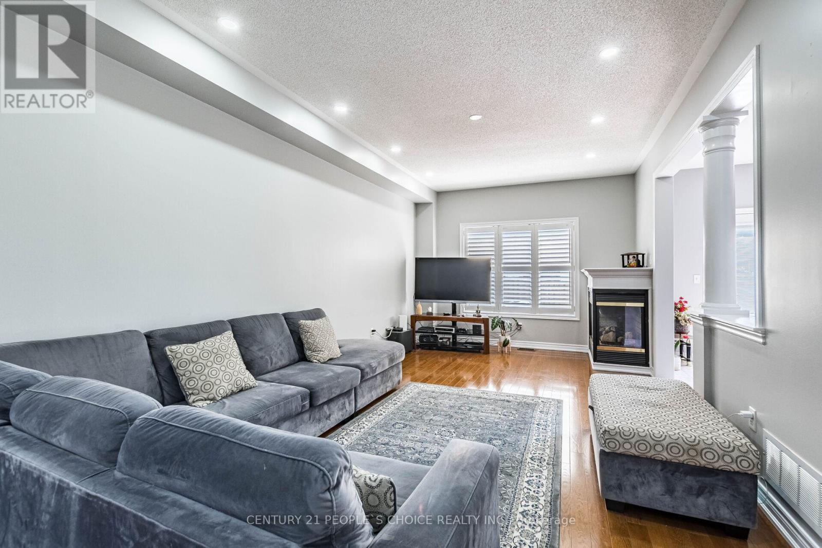 Photo 8 of 9 Mellowood Avenue, Brampton ON