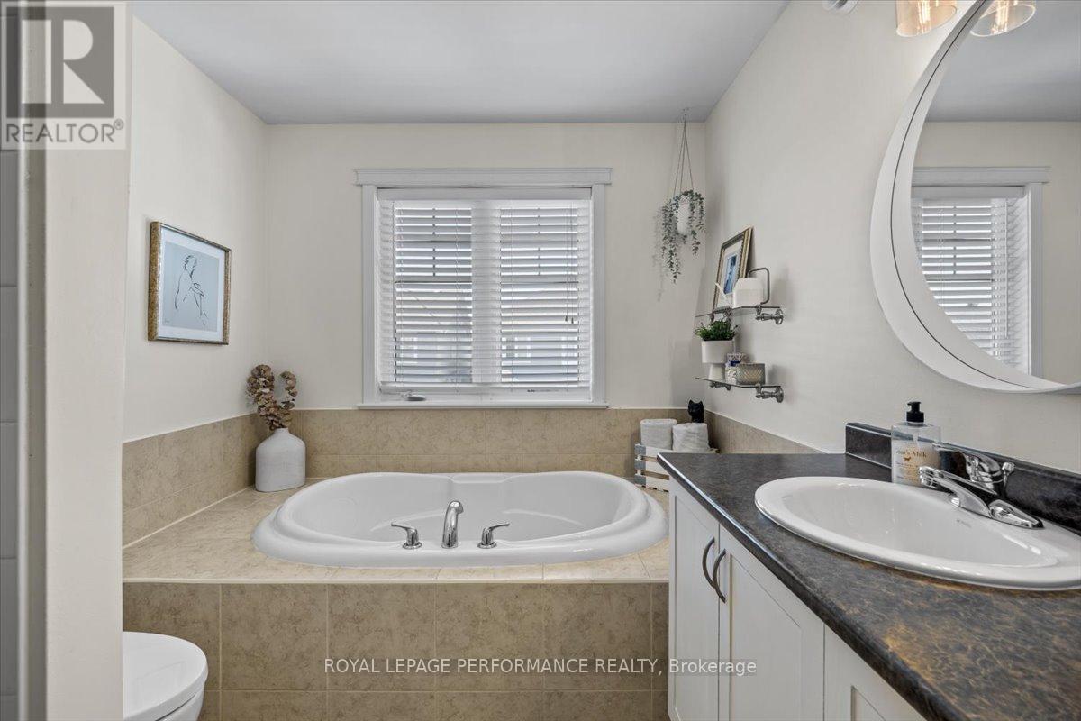 Photo 20 of 416 Rochefort Circle, Ottawa ON