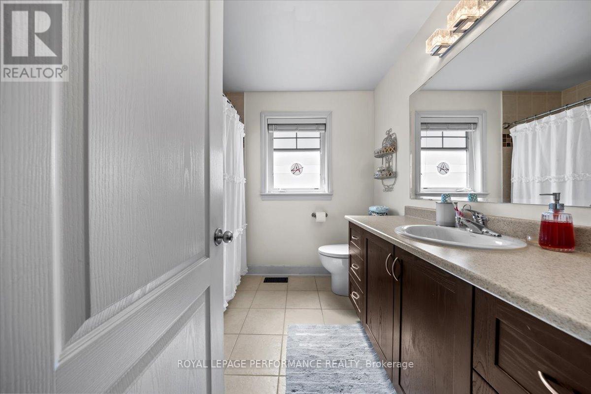 Photo 25 of 416 Rochefort Circle, Ottawa ON