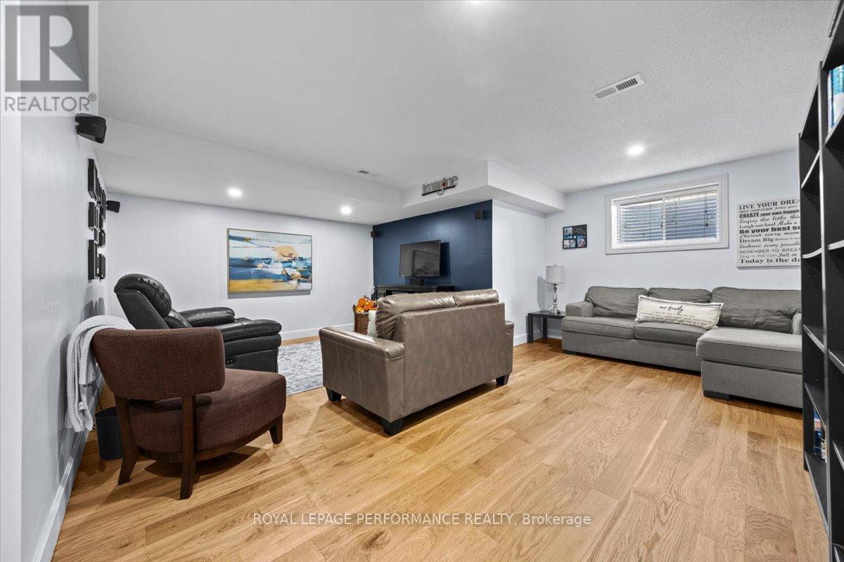 Photo 30 of 416 Rochefort Circle, Ottawa ON