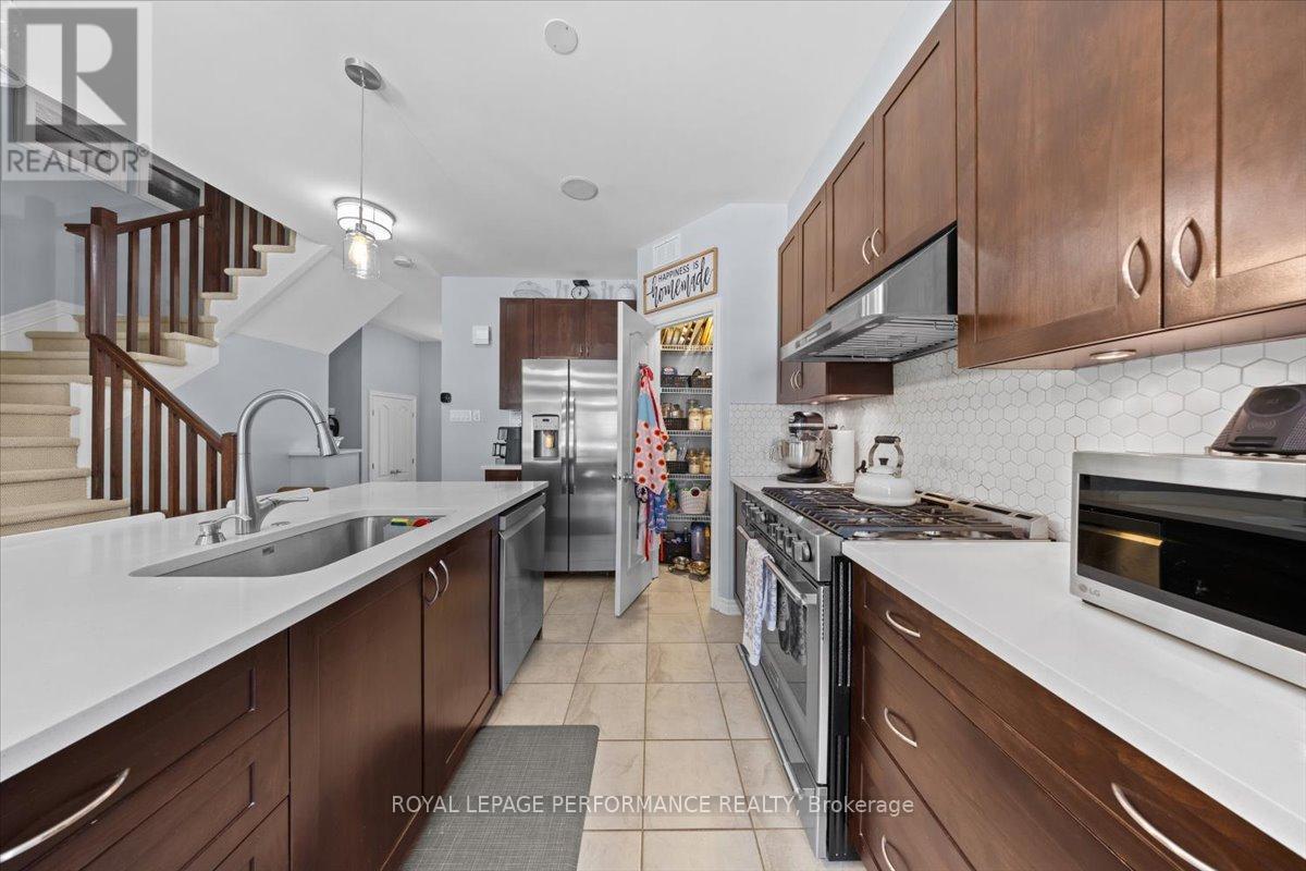 Photo 8 of 416 Rochefort Circle, Ottawa ON
