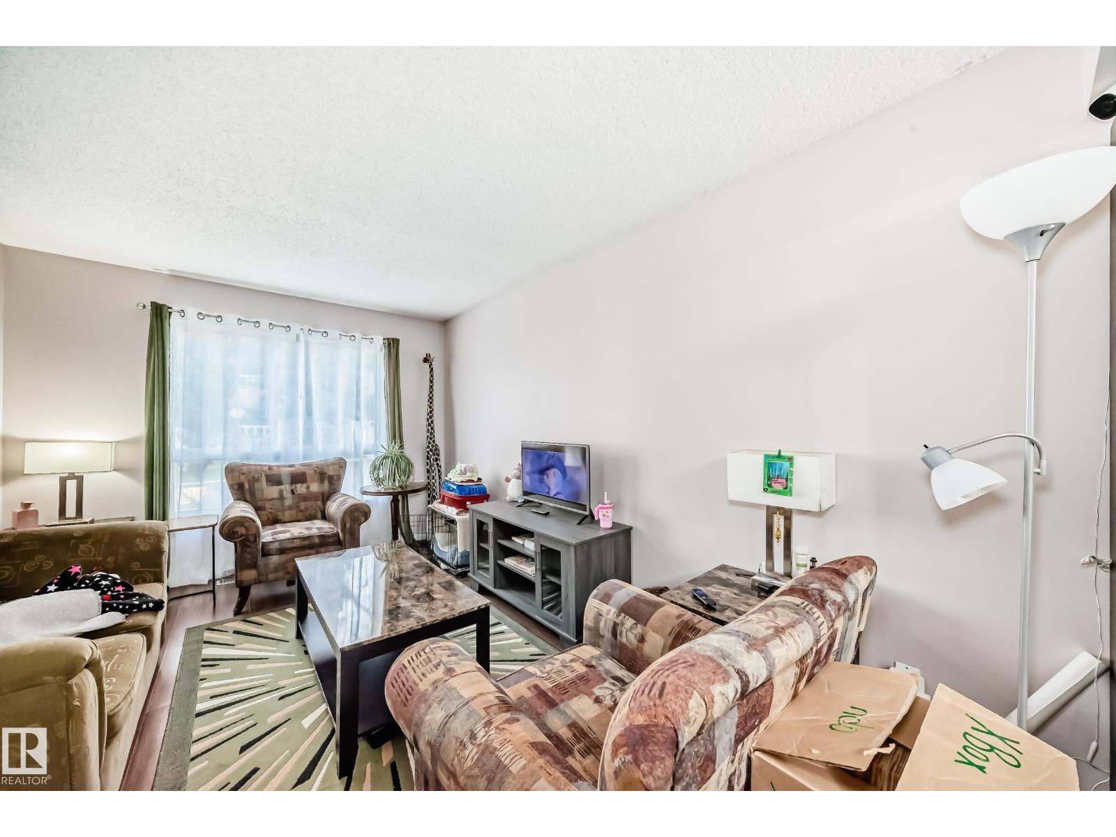 Photo 13 of 24 1651 46 St Nw, Edmonton AB
