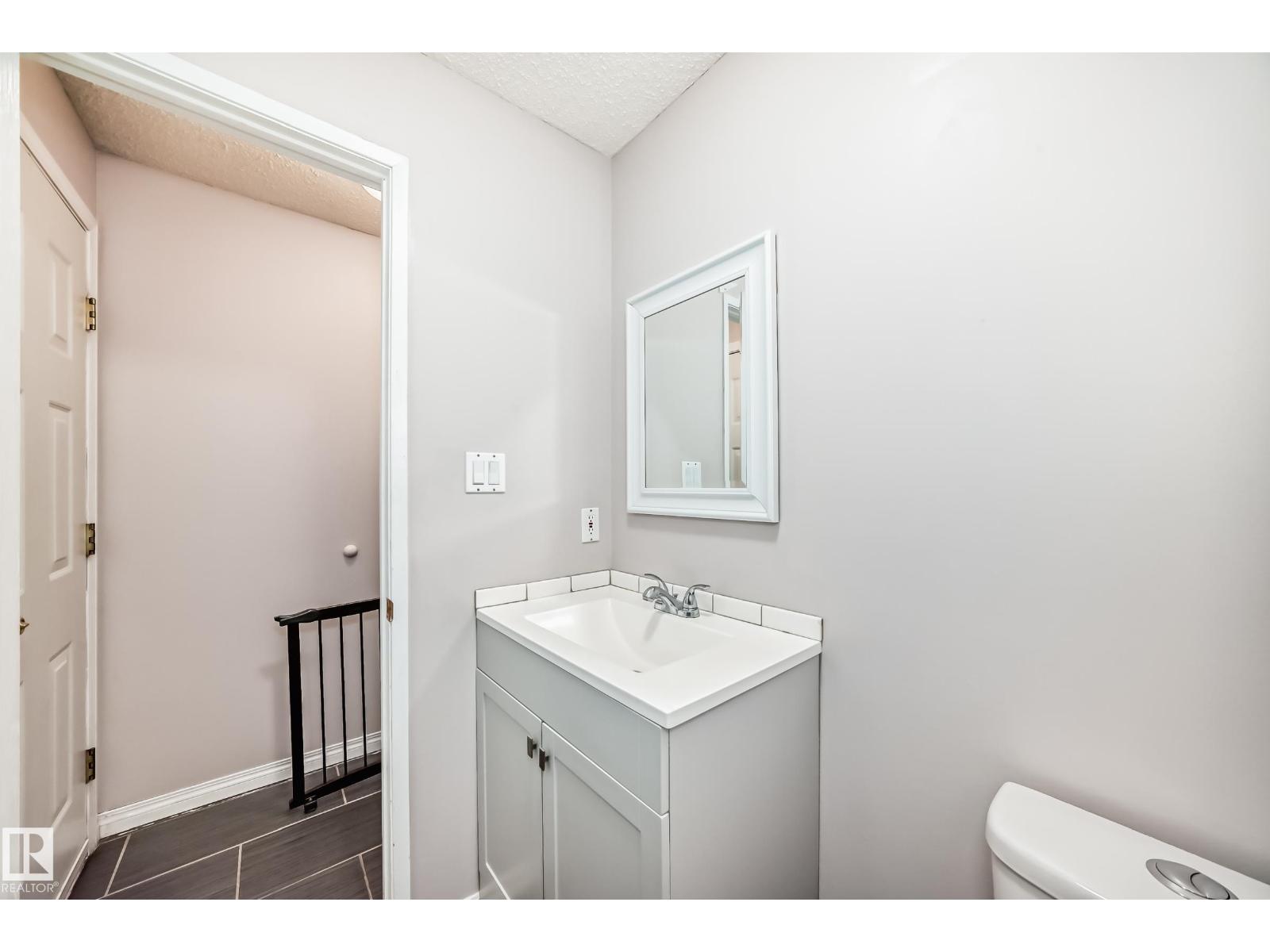 Photo 17 of 24 1651 46 St Nw, Edmonton AB