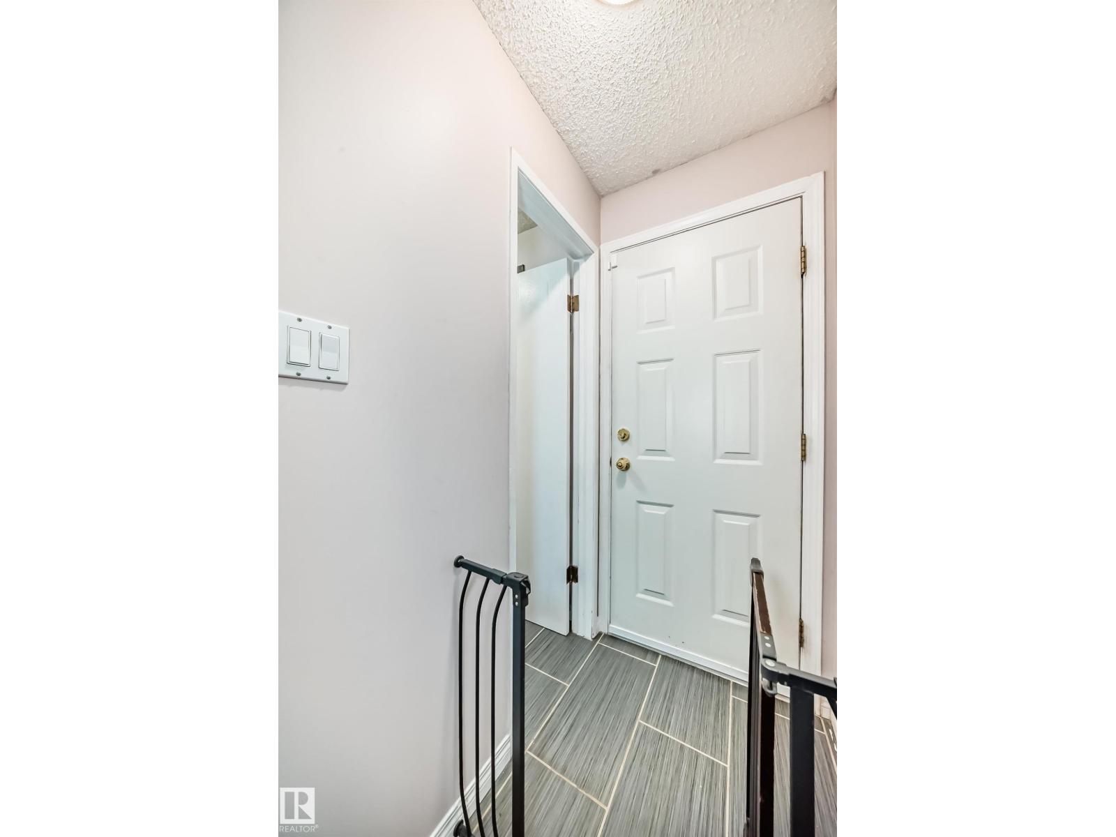 Photo 18 of 24 1651 46 St Nw, Edmonton AB