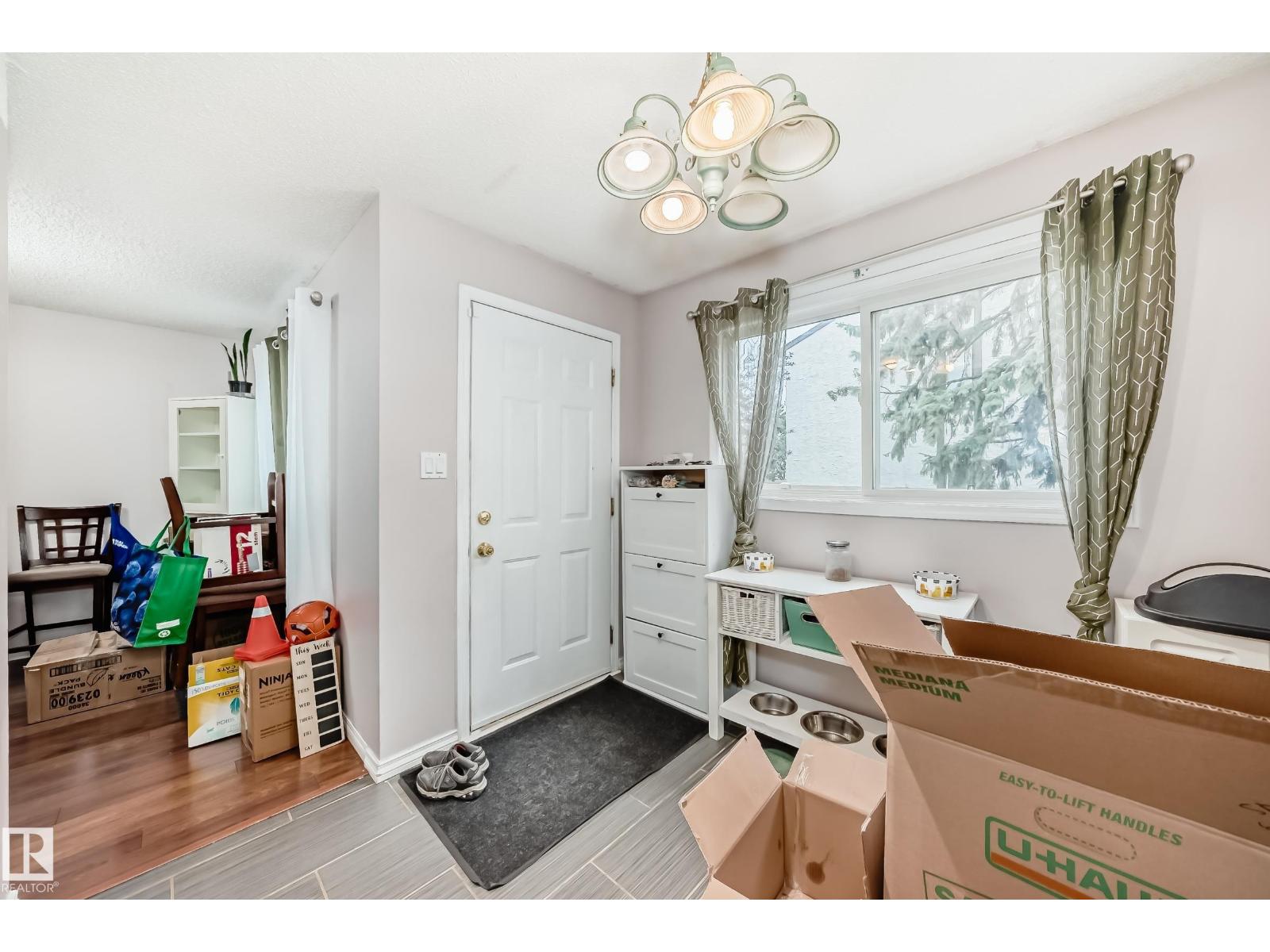 Photo 2 of 24 1651 46 St Nw, Edmonton AB