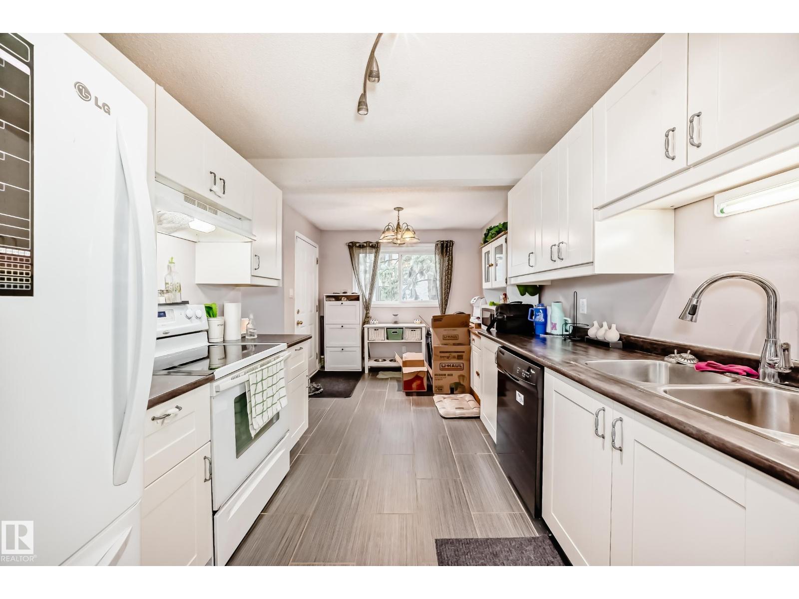Photo 6 of 24 1651 46 St Nw, Edmonton AB