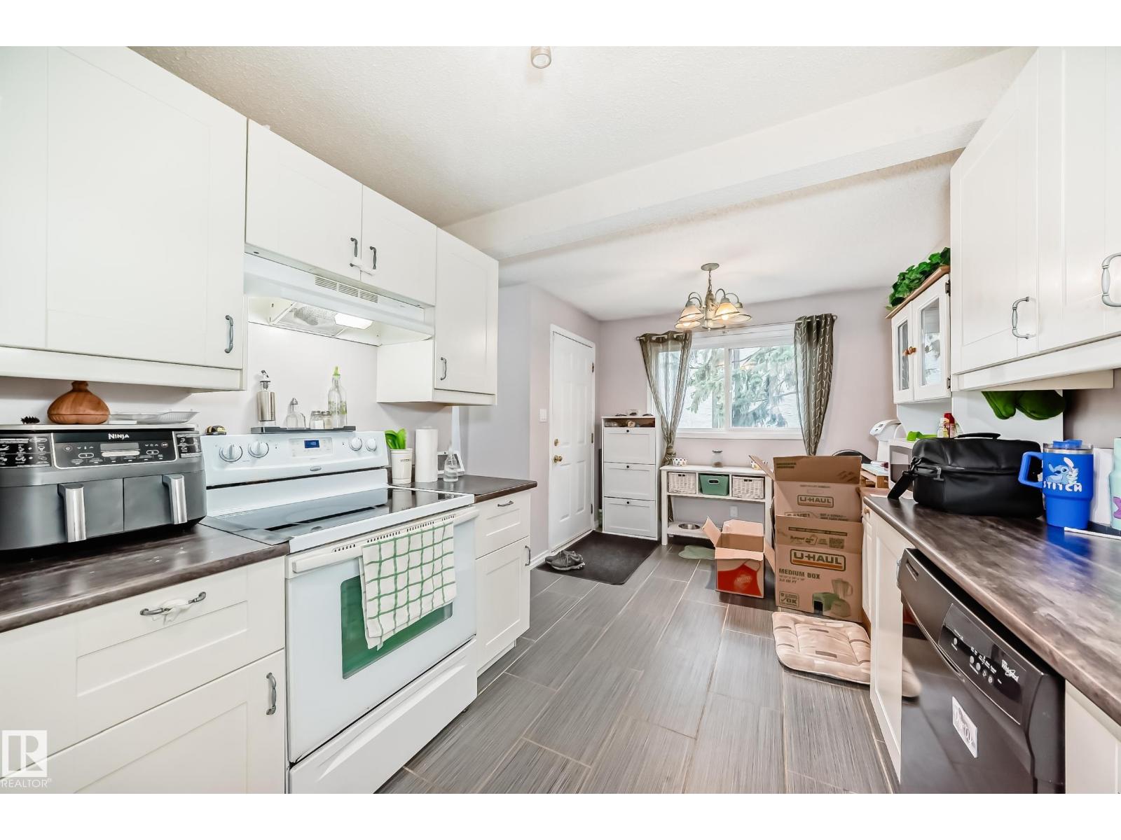 Photo 7 of 24 1651 46 St Nw, Edmonton AB