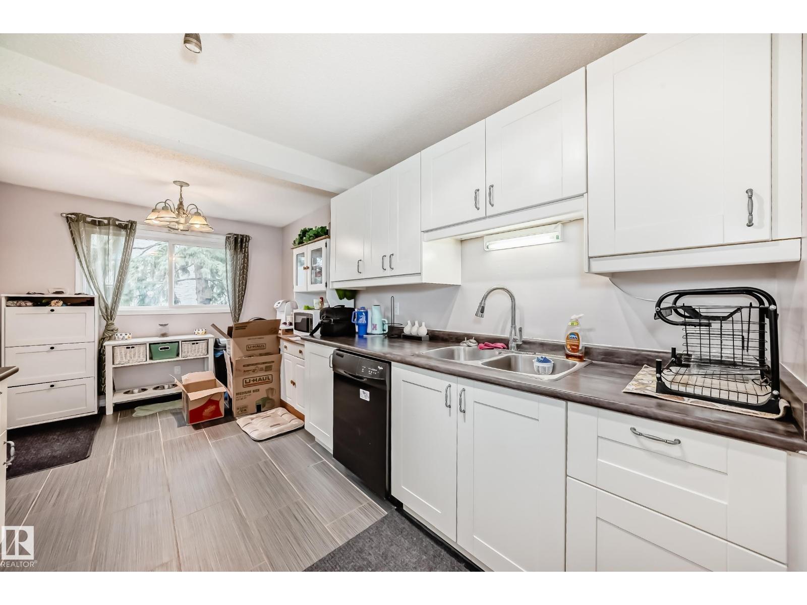 Photo 8 of 24 1651 46 St Nw, Edmonton AB
