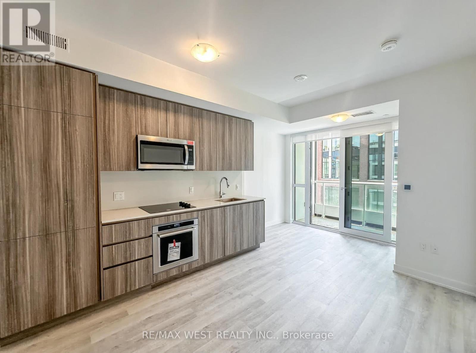 Photo 2 of 1024 15 Richardson Street E, Toronto ON