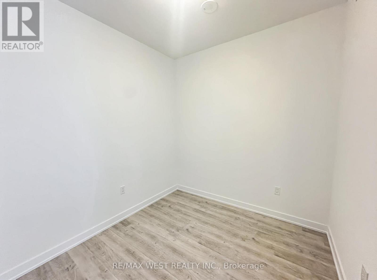 Photo 4 of 1024 15 Richardson Street E, Toronto ON