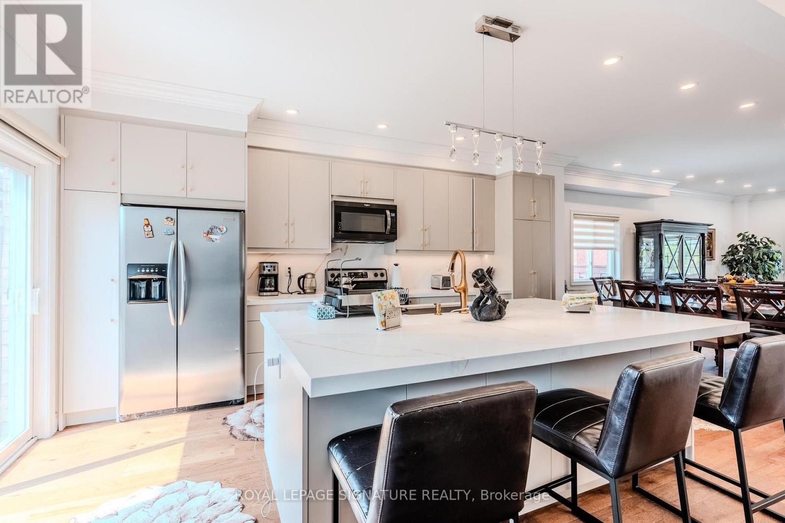 Photo 11 of Main Upper 77 Wheelwright Drive, Richmond Hill ON