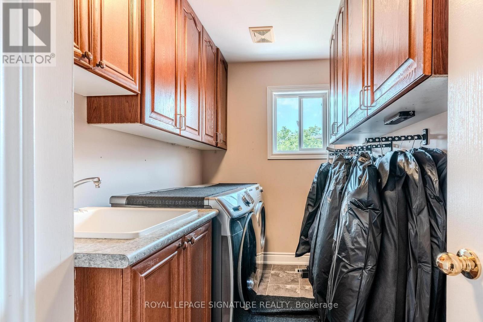 Photo 18 of Main Upper 77 Wheelwright Drive, Richmond Hill ON