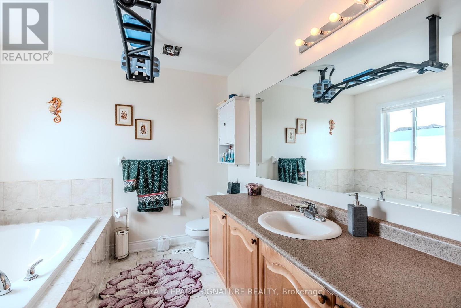 Photo 26 of Main Upper 77 Wheelwright Drive, Richmond Hill ON