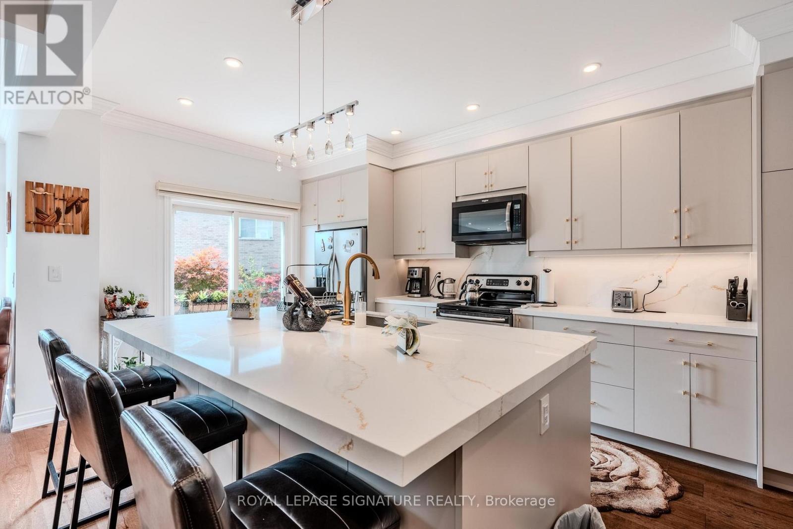 Photo 9 of Main Upper 77 Wheelwright Drive, Richmond Hill ON