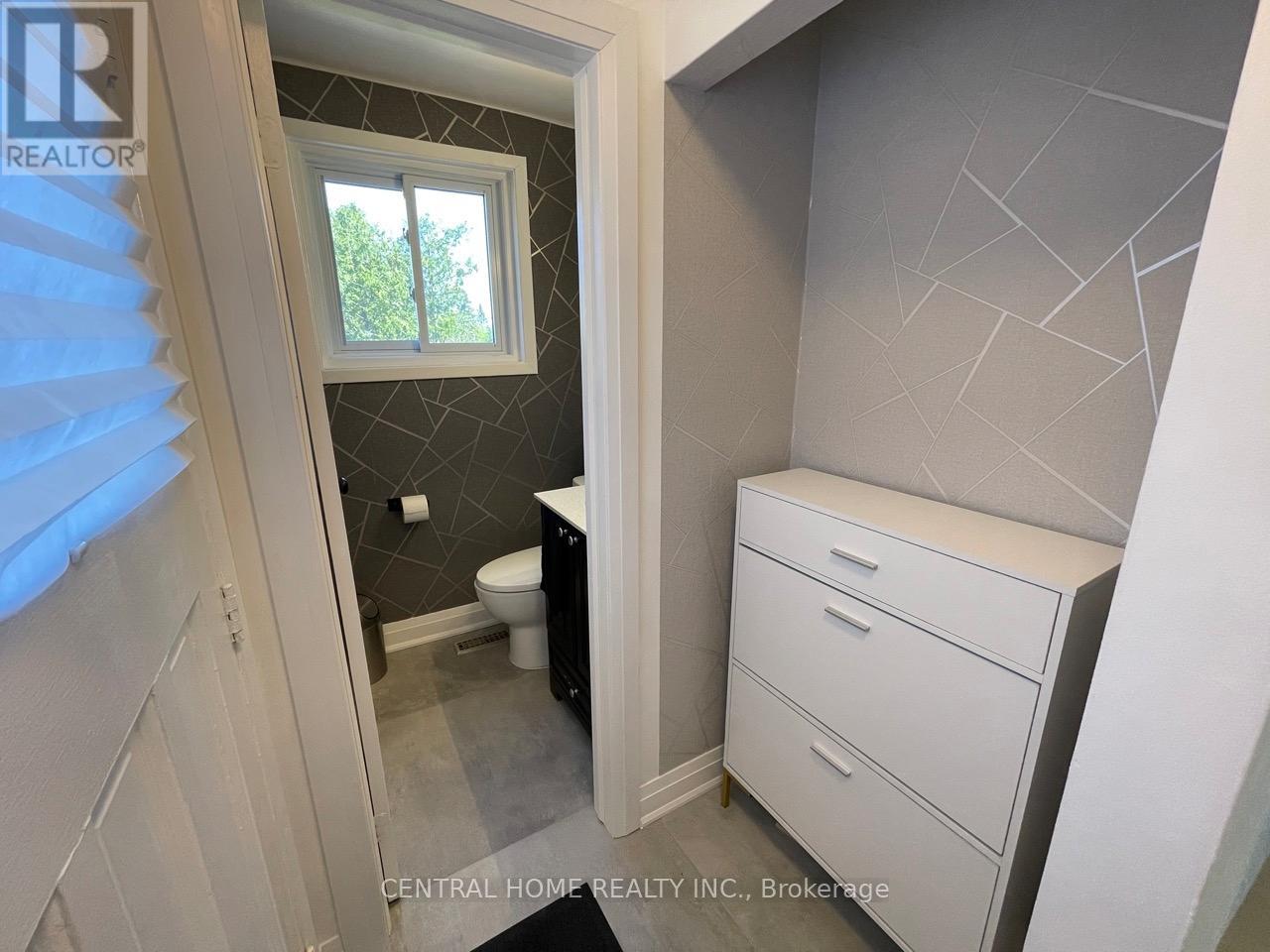 Photo 13 of 755 Botany Hill Crescent, Newmarket ON