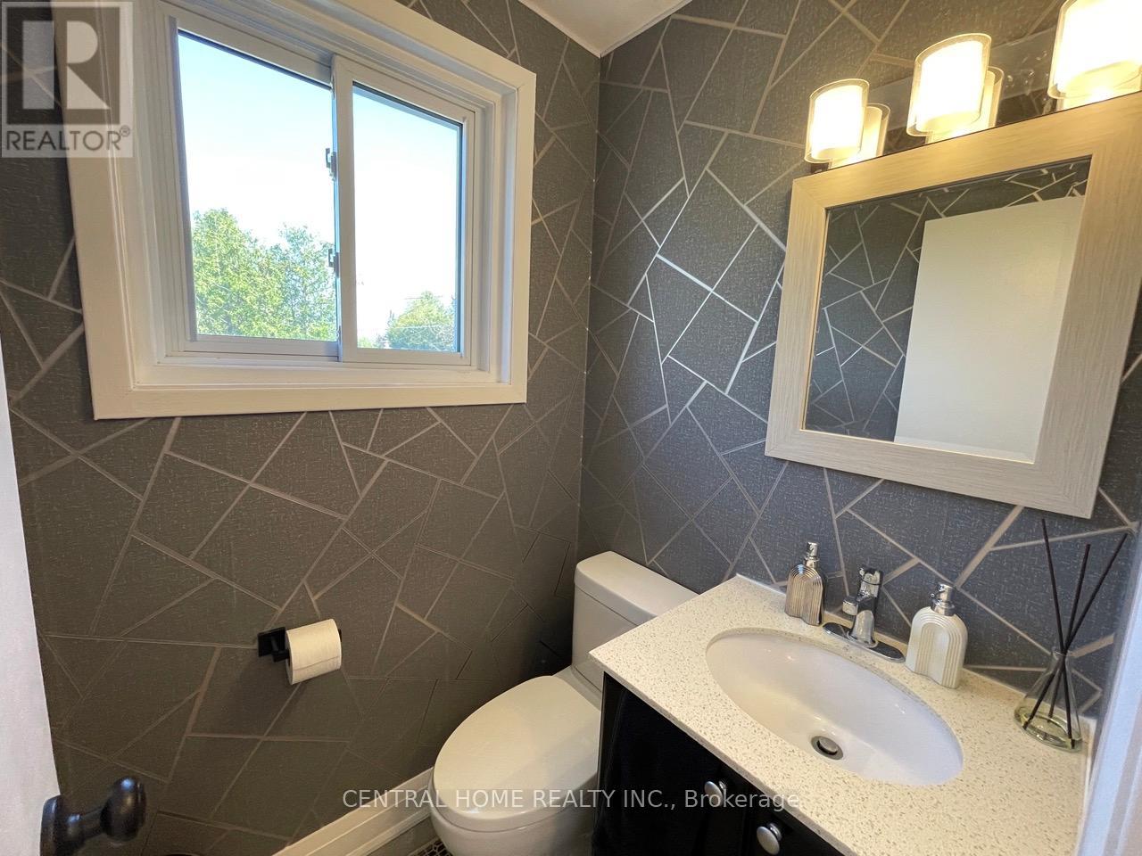 Photo 14 of 755 Botany Hill Crescent, Newmarket ON