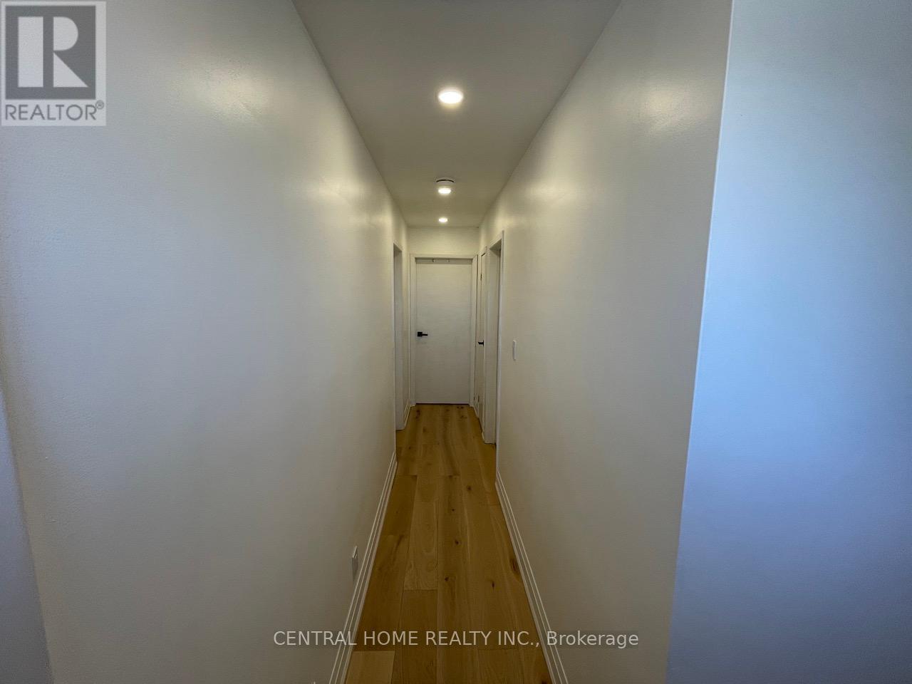 Photo 17 of 755 Botany Hill Crescent, Newmarket ON